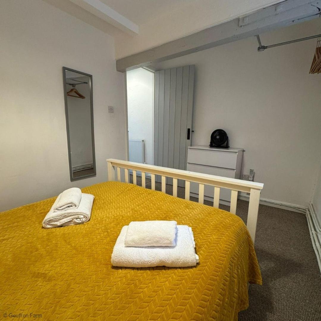 Farmhouse & Cottage At Geufron Farm - Dog Friendly Bryn-crug Екстер'єр фото